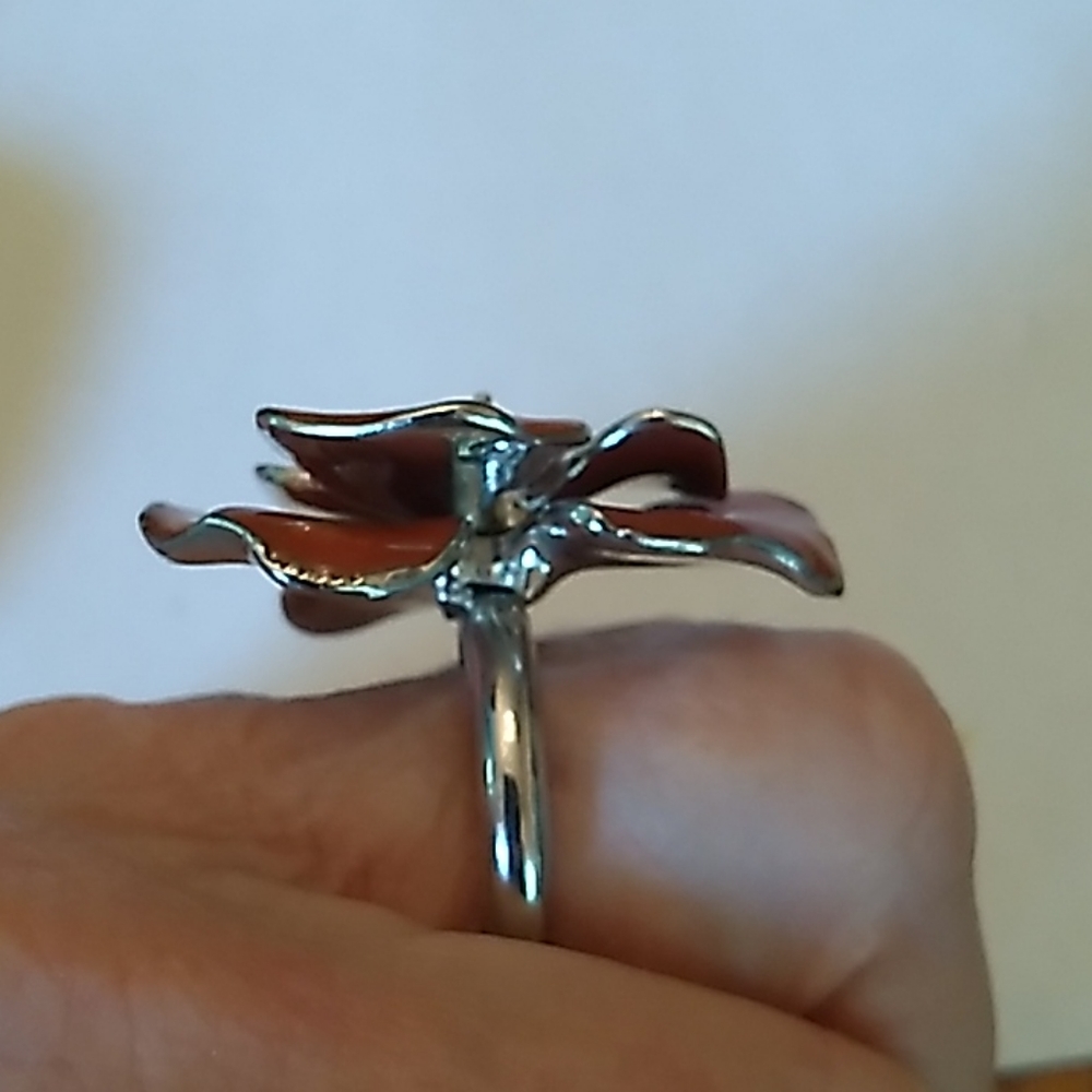 Talbots Flower Ring - Picture 2 of 5